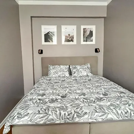 With Free Parking & Self Check-in דירה פארנו